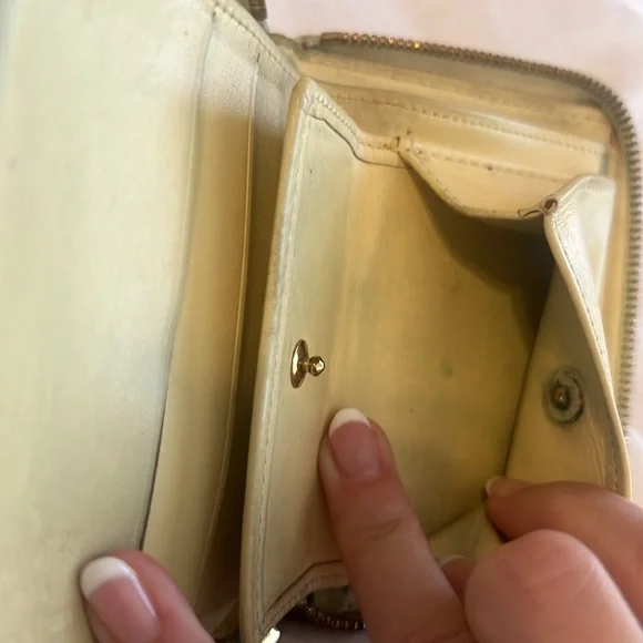 Louis Vuitton Vernis Bloom Wallet Yellow MI0959 - Picture 6 of 10